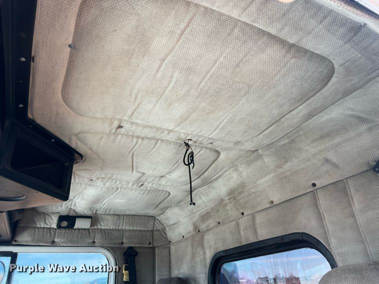 image for item ED2480 1999 Freightliner FLD semi truck