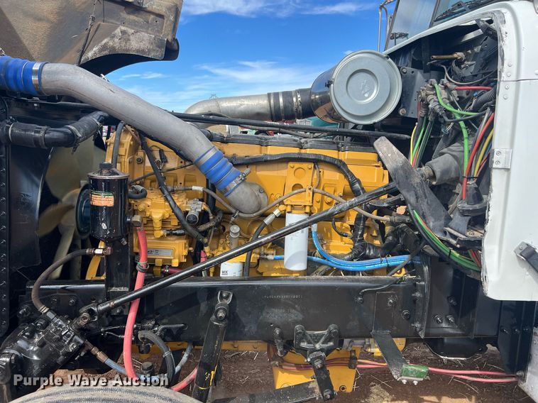 image for item ED2480 1999 Freightliner FLD semi truck