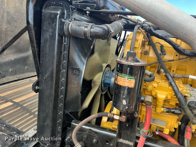 image for item ED2480 1999 Freightliner FLD semi truck