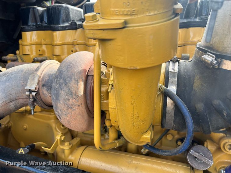 image for item ED2480 1999 Freightliner FLD semi truck