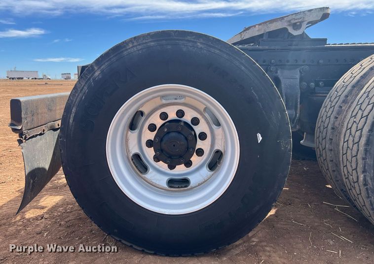 image for item ED2480 1999 Freightliner FLD semi truck