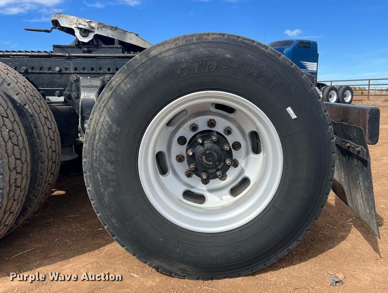 image for item ED2480 1999 Freightliner FLD semi truck