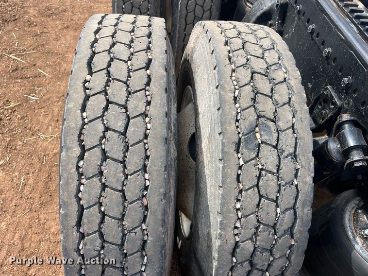 image for item ED2480 1999 Freightliner FLD semi truck