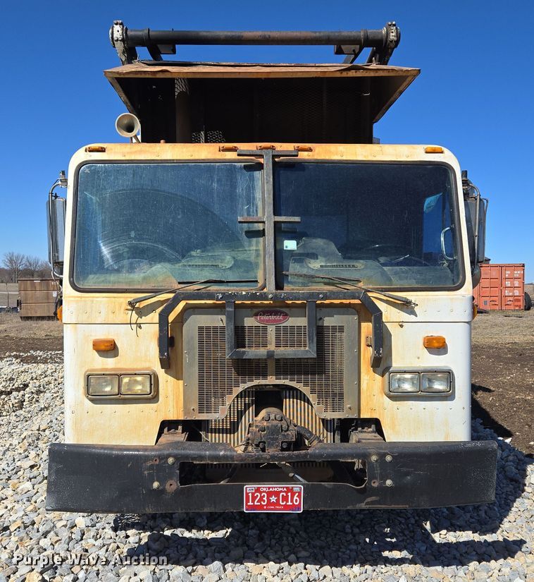 image for item ED2492 2005 Peterbilt 320 refuse truck