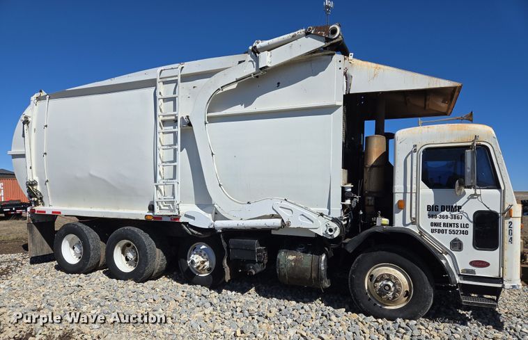 image for item ED2492 2005 Peterbilt 320 refuse truck