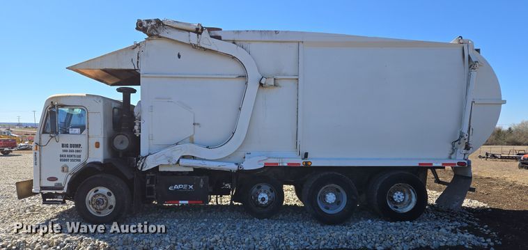 image for item ED2492 2005 Peterbilt 320 refuse truck