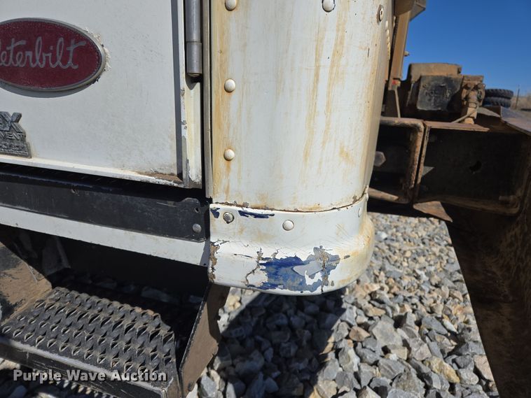 image for item ED2492 2005 Peterbilt 320 refuse truck