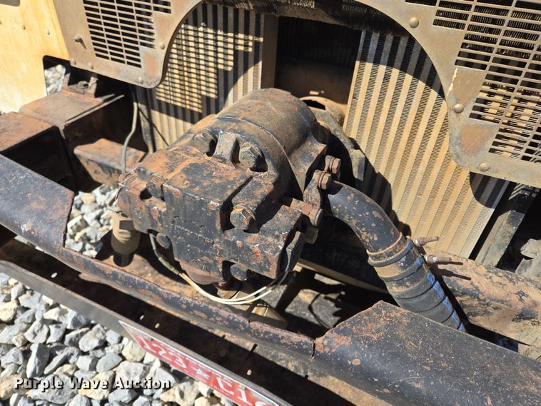 image for item ED2492 2005 Peterbilt 320 refuse truck