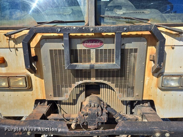 image for item ED2492 2005 Peterbilt 320 refuse truck