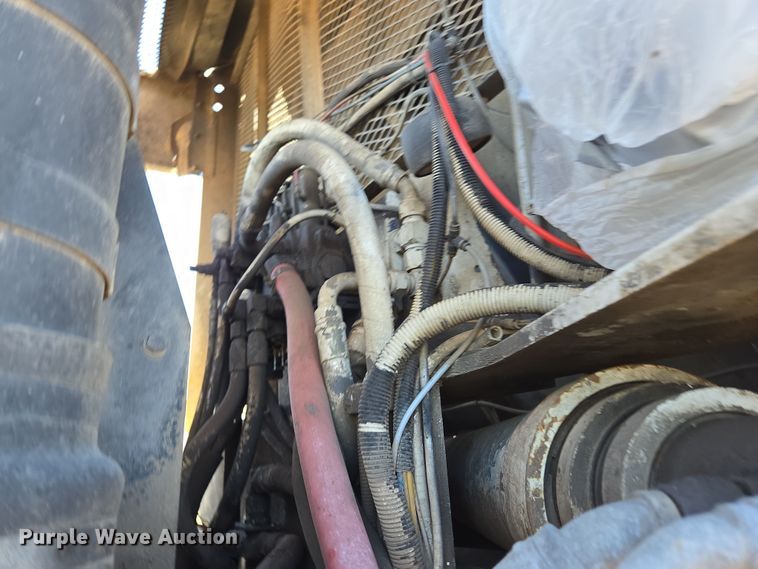 image for item ED2492 2005 Peterbilt 320 refuse truck