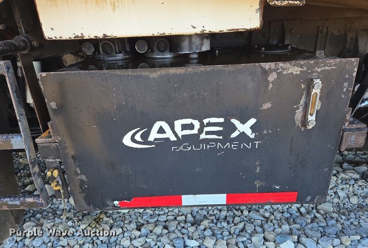 image for item ED2492 2005 Peterbilt 320 refuse truck