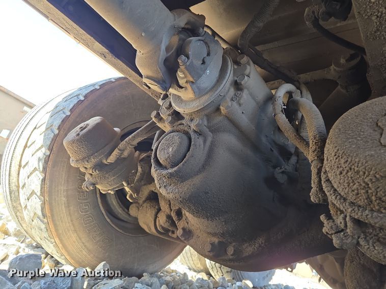 image for item ED2492 2005 Peterbilt 320 refuse truck