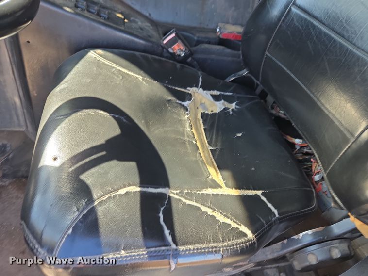 image for item ED2492 2005 Peterbilt 320 refuse truck