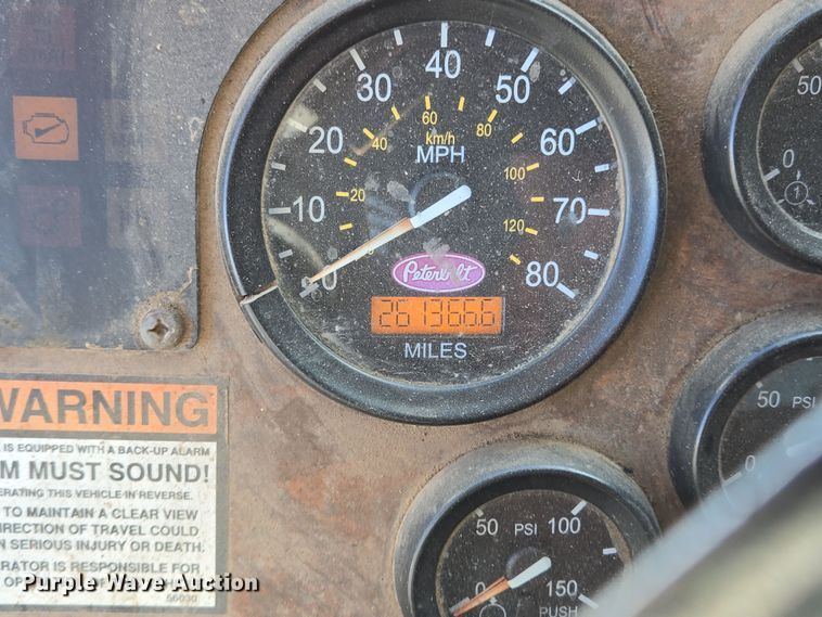 image for item ED2492 2005 Peterbilt 320 refuse truck