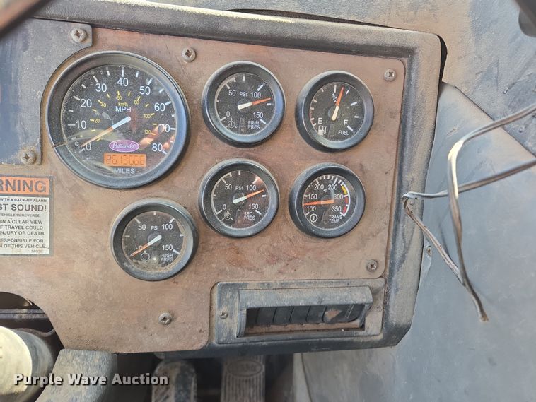 image for item ED2492 2005 Peterbilt 320 refuse truck