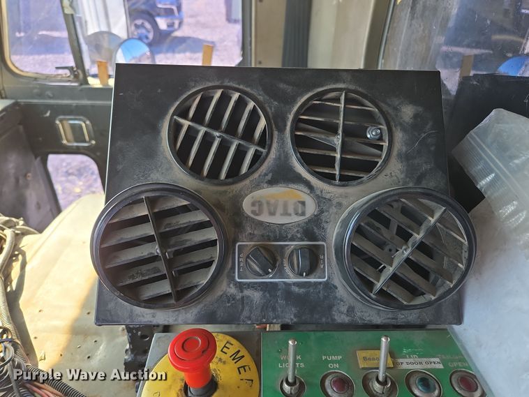 image for item ED2492 2005 Peterbilt 320 refuse truck