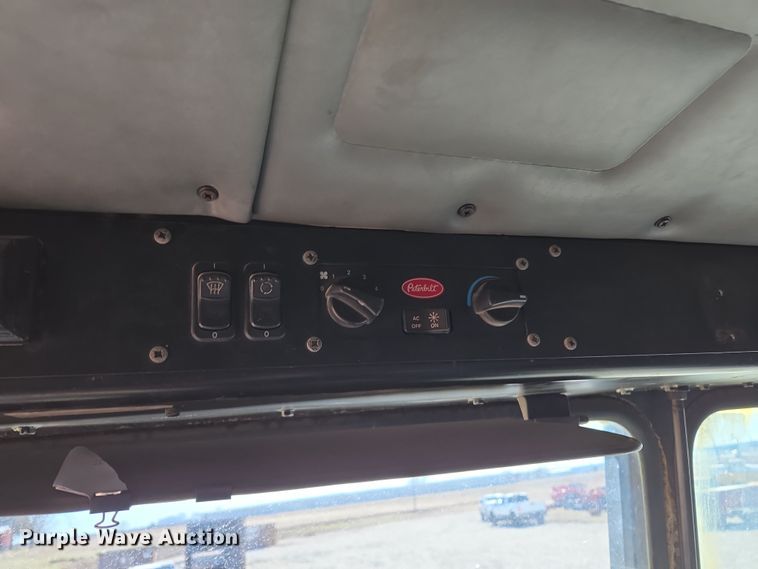 image for item ED2492 2005 Peterbilt 320 refuse truck