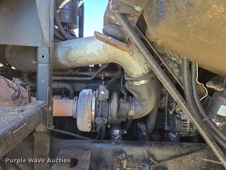 image for item ED2492 2005 Peterbilt 320 refuse truck