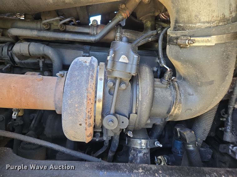 image for item ED2492 2005 Peterbilt 320 refuse truck