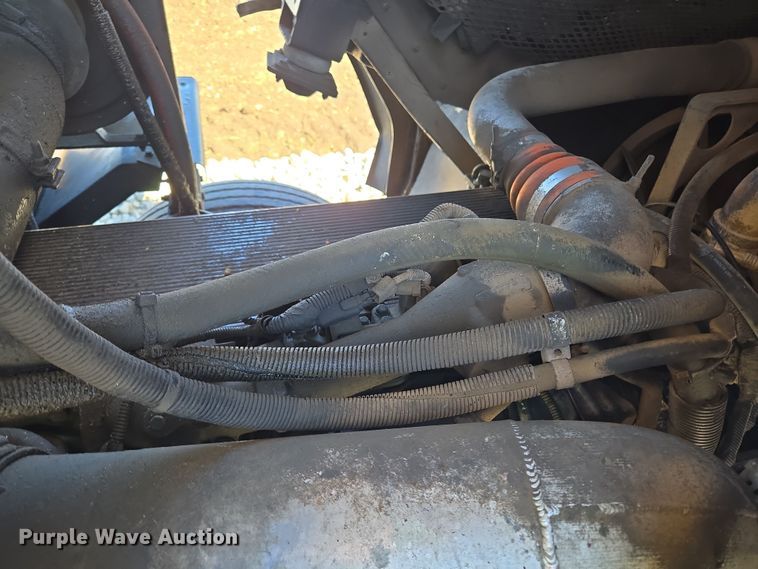 image for item ED2492 2005 Peterbilt 320 refuse truck