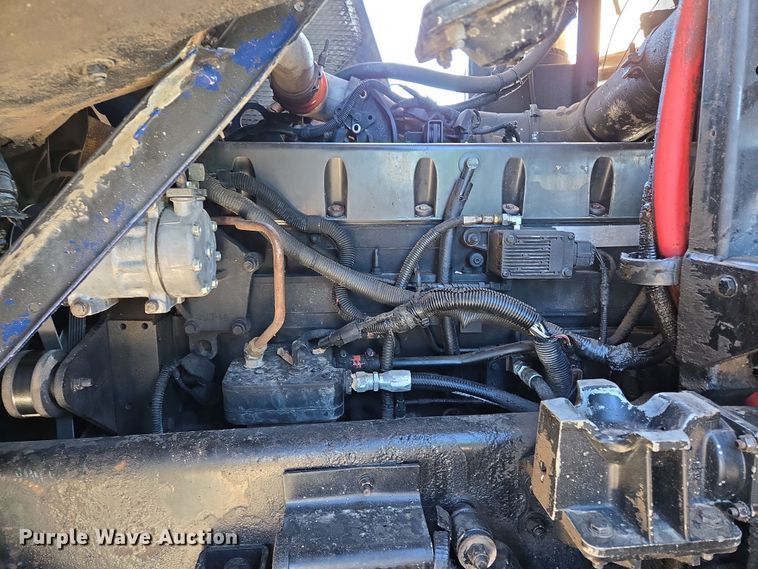 image for item ED2492 2005 Peterbilt 320 refuse truck