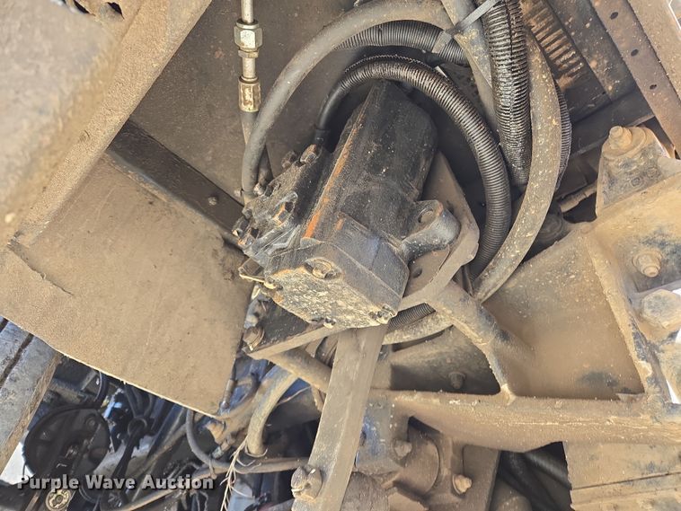 image for item ED2492 2005 Peterbilt 320 refuse truck