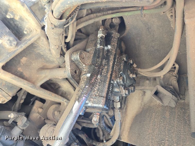 image for item ED2492 2005 Peterbilt 320 refuse truck