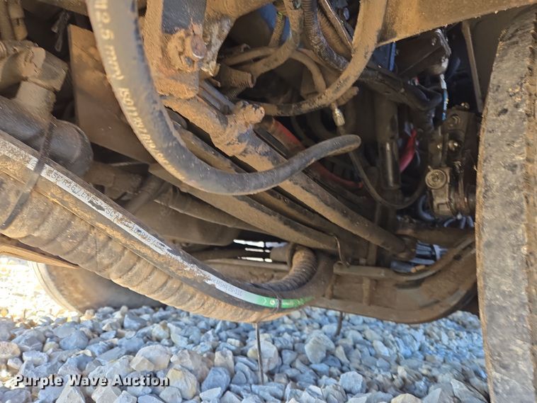 image for item ED2492 2005 Peterbilt 320 refuse truck