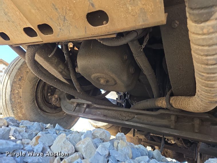 image for item ED2492 2005 Peterbilt 320 refuse truck