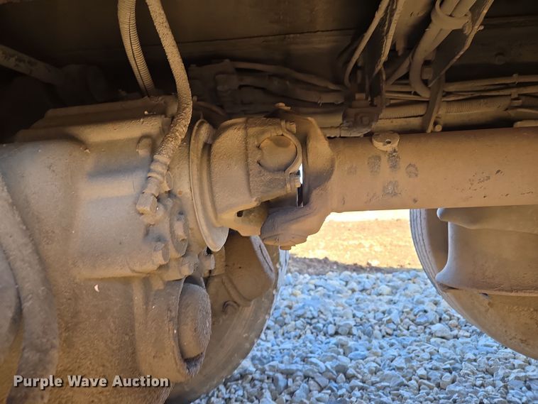 image for item ED2492 2005 Peterbilt 320 refuse truck