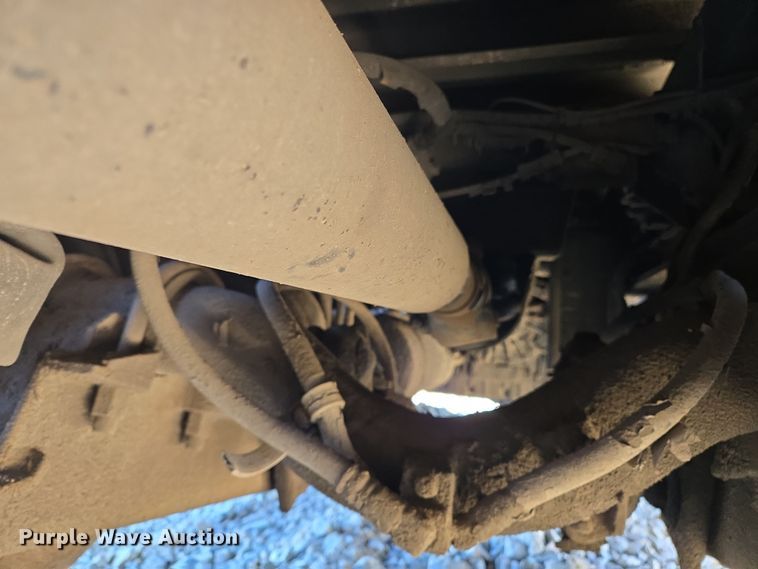 image for item ED2492 2005 Peterbilt 320 refuse truck