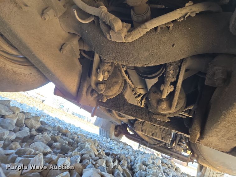 image for item ED2492 2005 Peterbilt 320 refuse truck