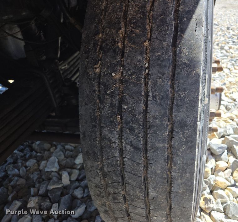 image for item ED2492 2005 Peterbilt 320 refuse truck