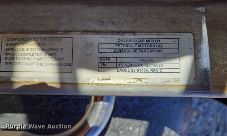 image for item ED2492 2005 Peterbilt 320 refuse truck