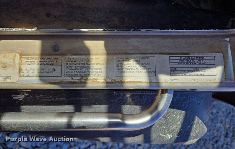 image for item ED2492 2005 Peterbilt 320 refuse truck