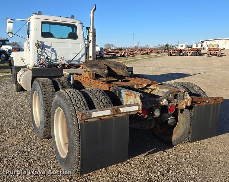 image for item ED2499 1997 Mack RD688S semi truck