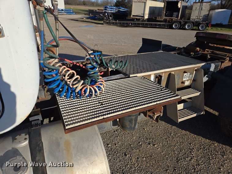 image for item ED2499 1997 Mack RD688S semi truck