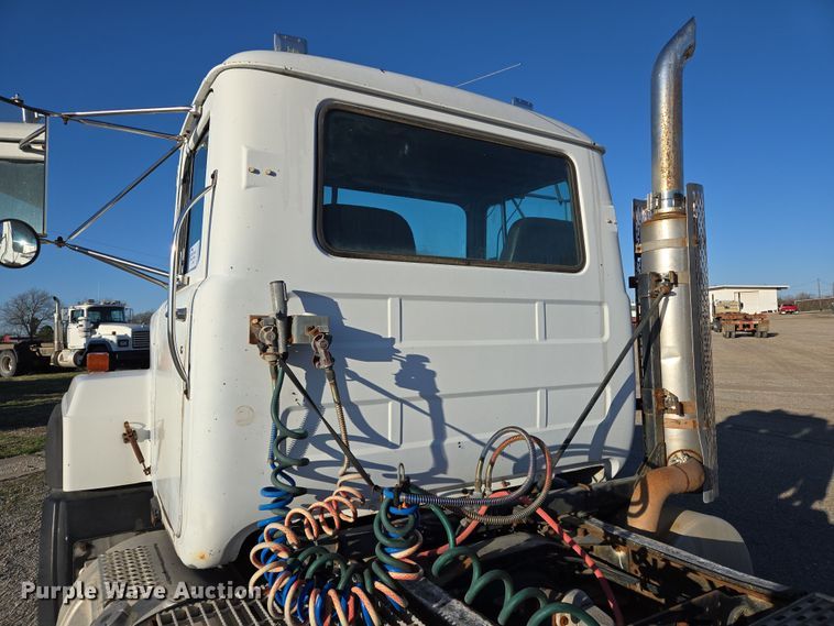 image for item ED2499 1997 Mack RD688S semi truck