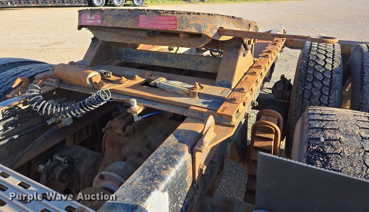 image for item ED2499 1997 Mack RD688S semi truck