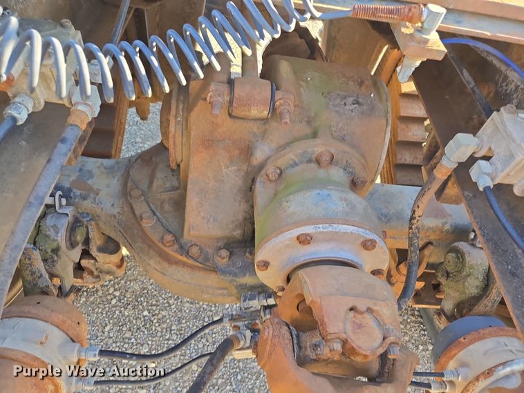 image for item ED2499 1997 Mack RD688S semi truck