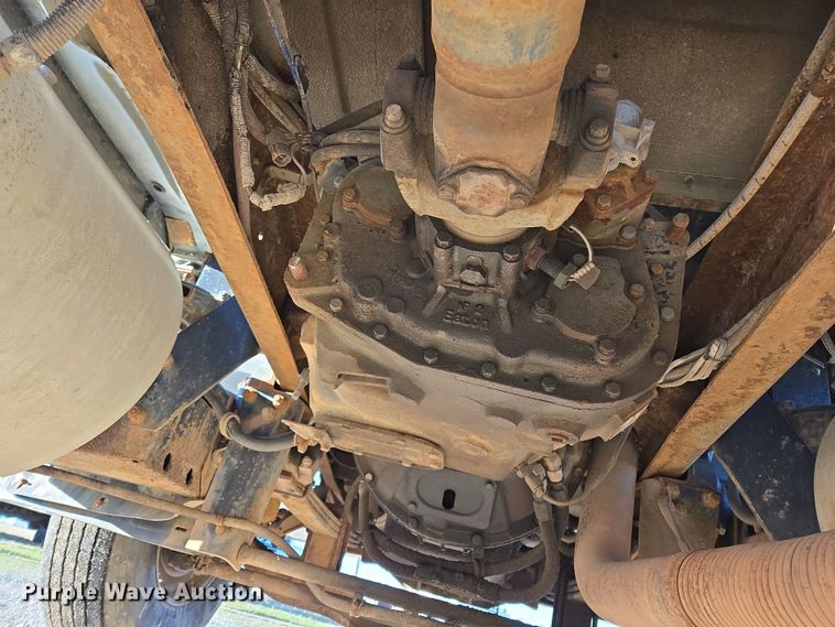 image for item ED2499 1997 Mack RD688S semi truck