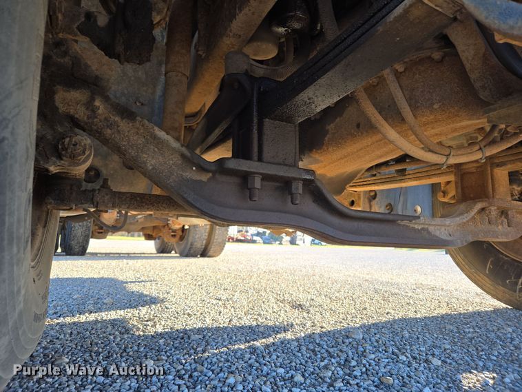 image for item ED2499 1997 Mack RD688S semi truck