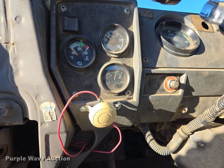 image for item ED2499 1997 Mack RD688S semi truck