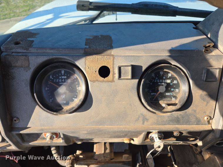 image for item ED2499 1997 Mack RD688S semi truck