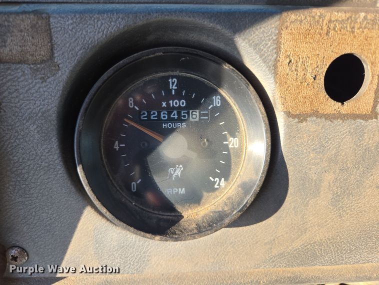 image for item ED2499 1997 Mack RD688S semi truck