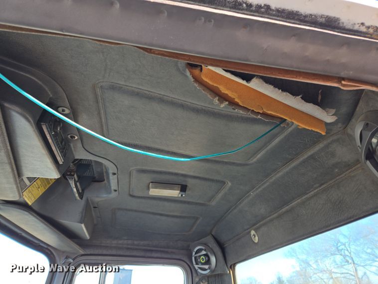 image for item ED2499 1997 Mack RD688S semi truck