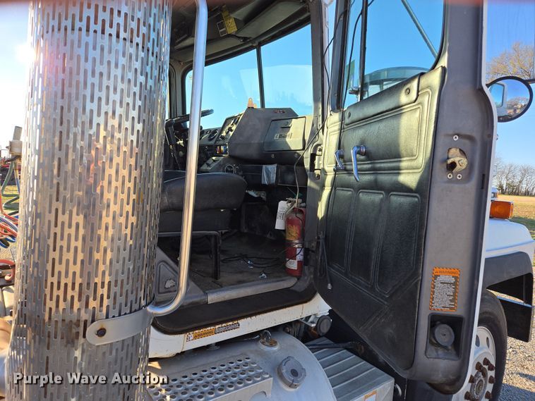 image for item ED2499 1997 Mack RD688S semi truck