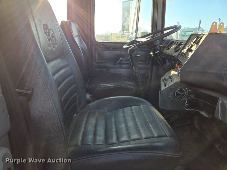 image for item ED2499 1997 Mack RD688S semi truck