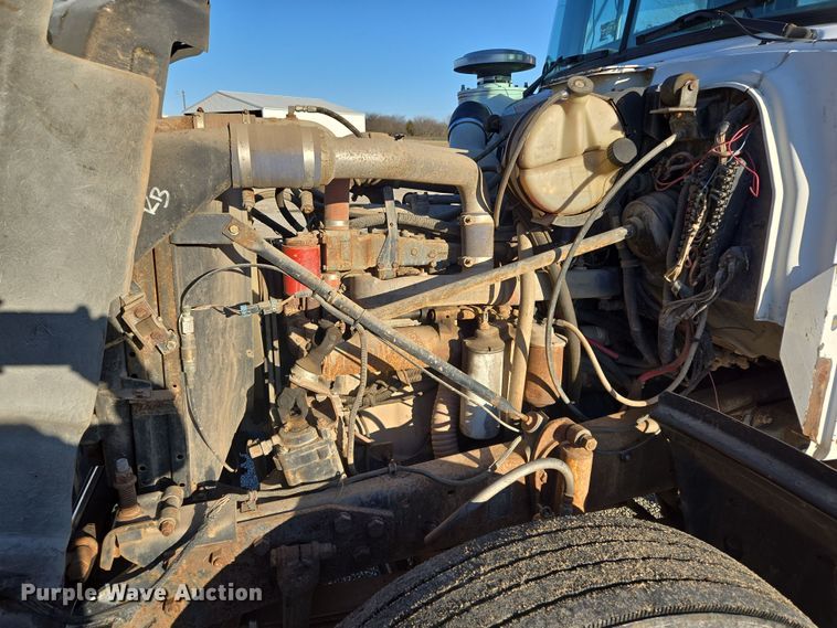 image for item ED2499 1997 Mack RD688S semi truck