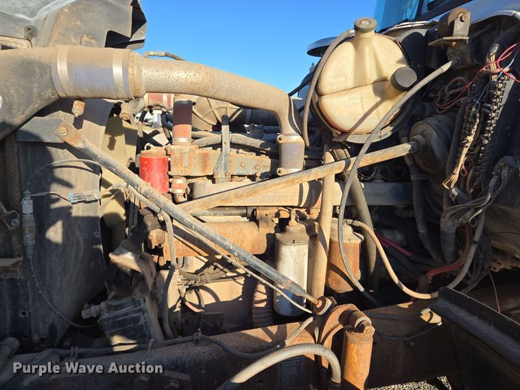 image for item ED2499 1997 Mack RD688S semi truck